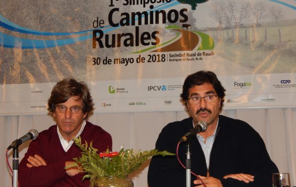 De-Velazco-y-Sarquis-durante-el-simposio-de-caminos-rurales-se-espera-un-dialogo-productivo-con-el-gobierno-de-Vidal-600×380